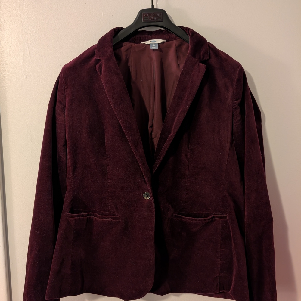 Women's Velvet Jacket in Rich Burgundy - Picture 4 of 6